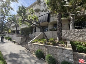 Building Photo - 11645 Montana Ave