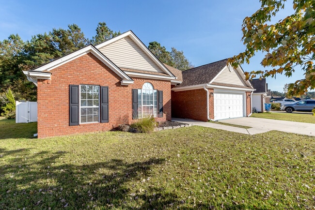 Foto del edificio - 19 Aquinnah Dr