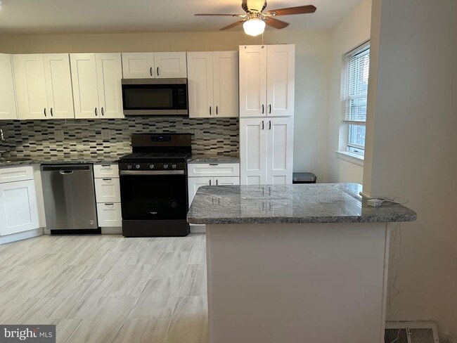 Building Photo - 3004 Secane Dr
