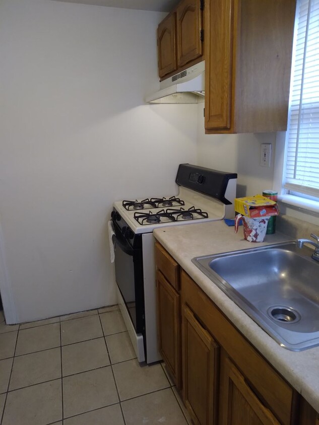 Foto principal - 2 Bedroom 1 Bathroom House with Backyard!