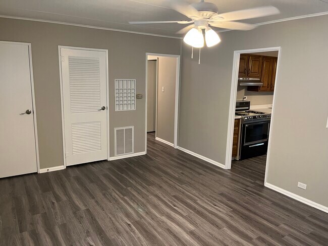 Building Photo - 1718 W Granview Dr