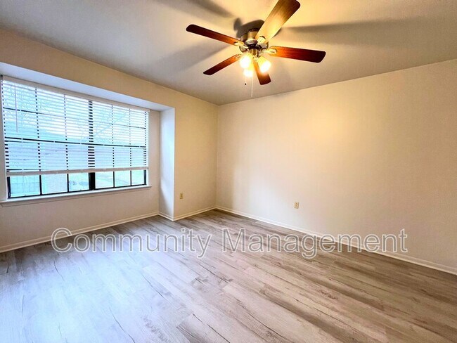 Foto del edificio - 921 W Tony St