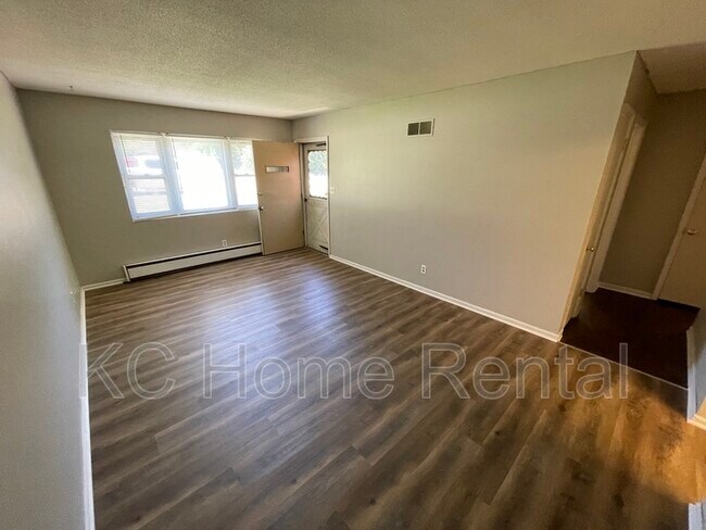 Foto del edificio - 1837 N 77th St