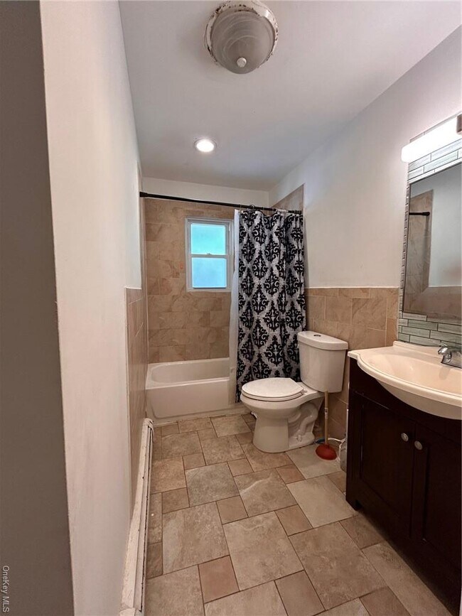 15 Baldwin Ln, Medford, NY 11763 House Rental in Medford, NY