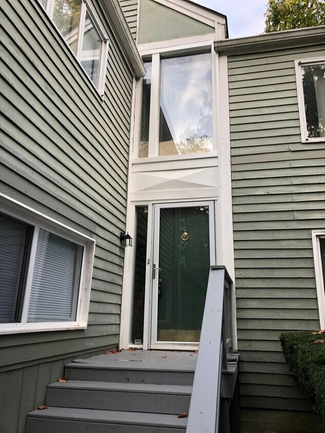 Primary Photo - 422 Raintree Dr