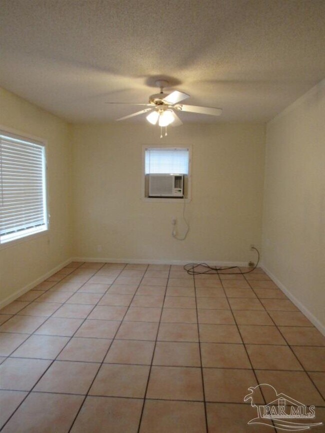 Foto del edificio - 3209 E Lloyd St