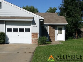 Building Photo - 2313 Willow Ln