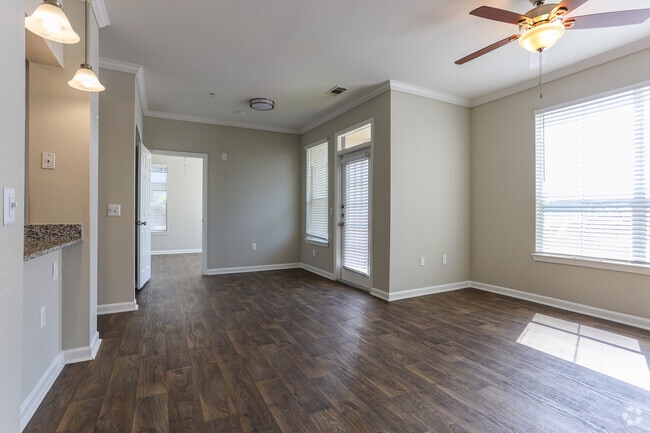 1 BR, 1 BA - 733 SF - Discovery at West Road