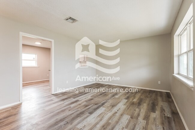 Building Photo - 912 Meadowridge Dr