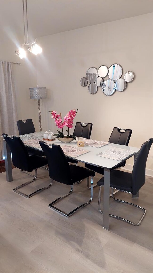 Foto del edificio - 10407 NW 82nd St