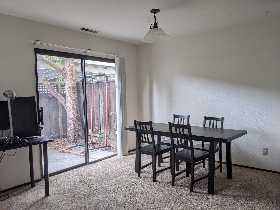 Comedor - 155 Torrey Pine Ter