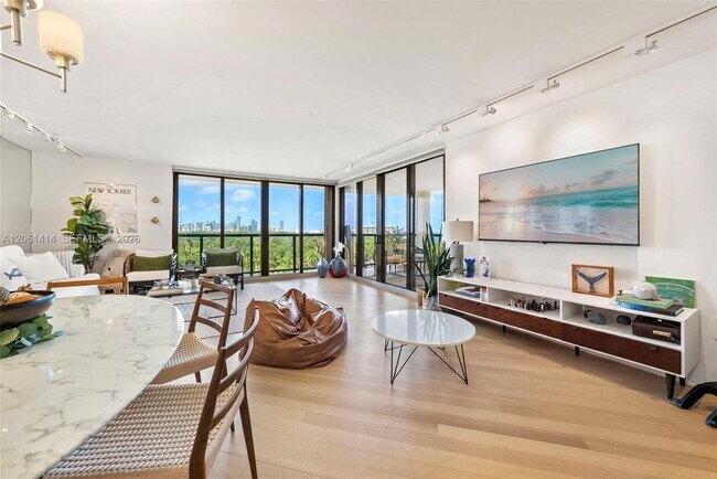 Foto del edificio - 2575 S Bayshore Dr