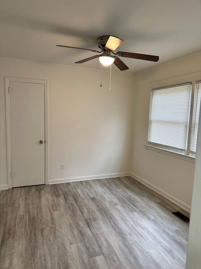 Foto del edificio - 2910 Hummingbird Ln