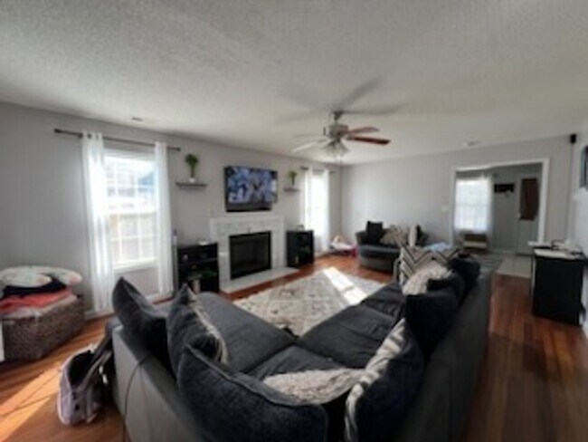 Foto del edificio - 102 Newhan Ln