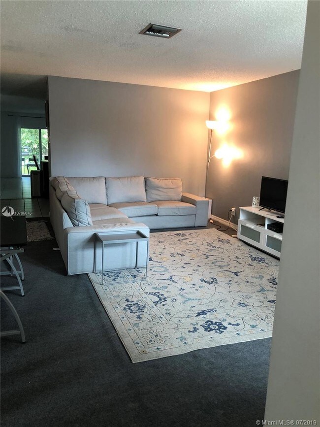 Foto del edificio - 3671 NW 110th Ave