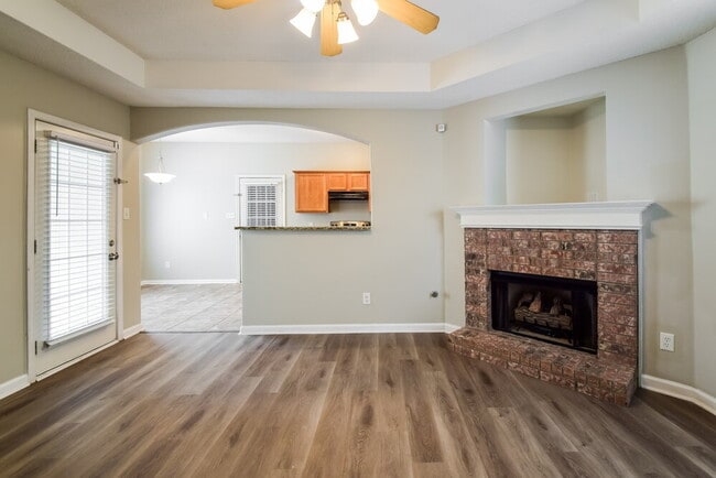 Building Photo - 10093 Woodland Hills Dr