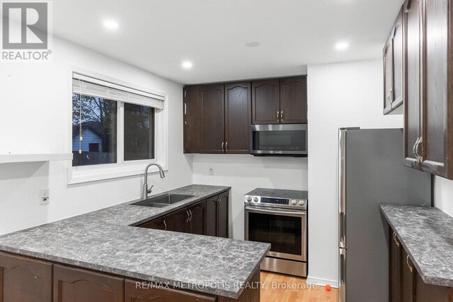 Building Photo - 312 Palmerston Ave