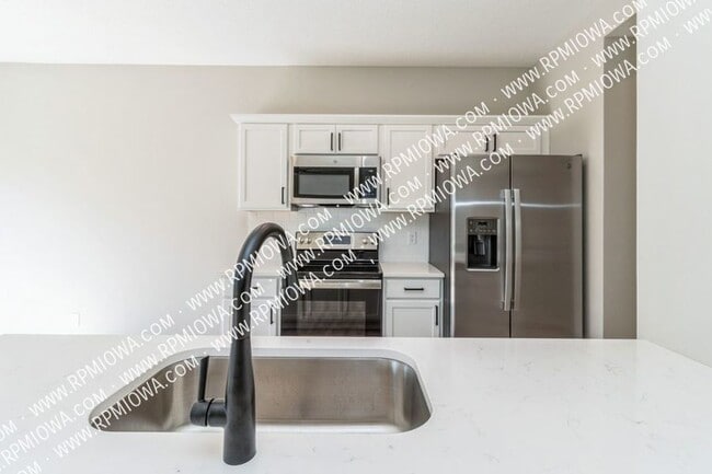 Building Photo - 5695 Buckthorne Dr
