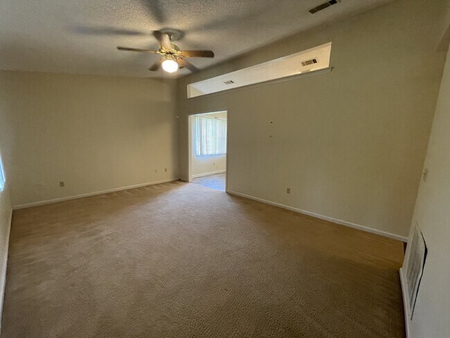 Building Photo - House for Rent