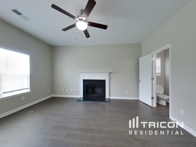 Building Photo - 3120 Far Emerald Land