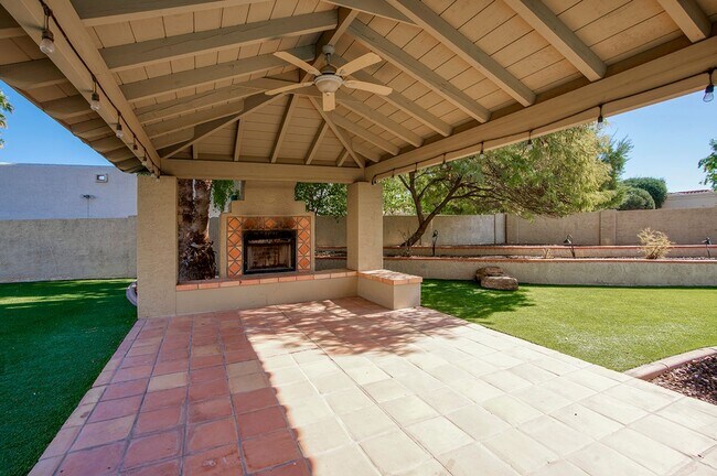 Building Photo - Scottsdale Ranch Home with Private Pool an...