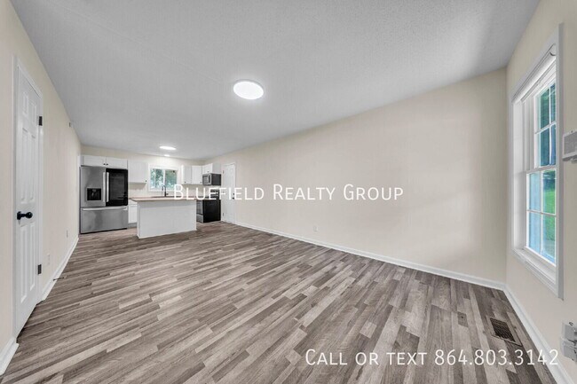 Foto del edificio - 130 Harmony Dr