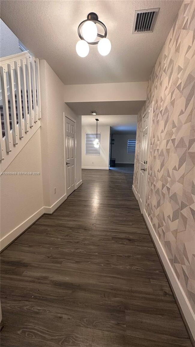 Foto del edificio - 3423 W 110th St