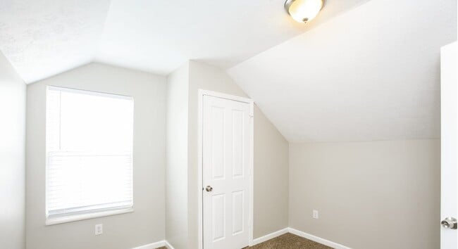 Building Photo - 1207 Locomotive Dr