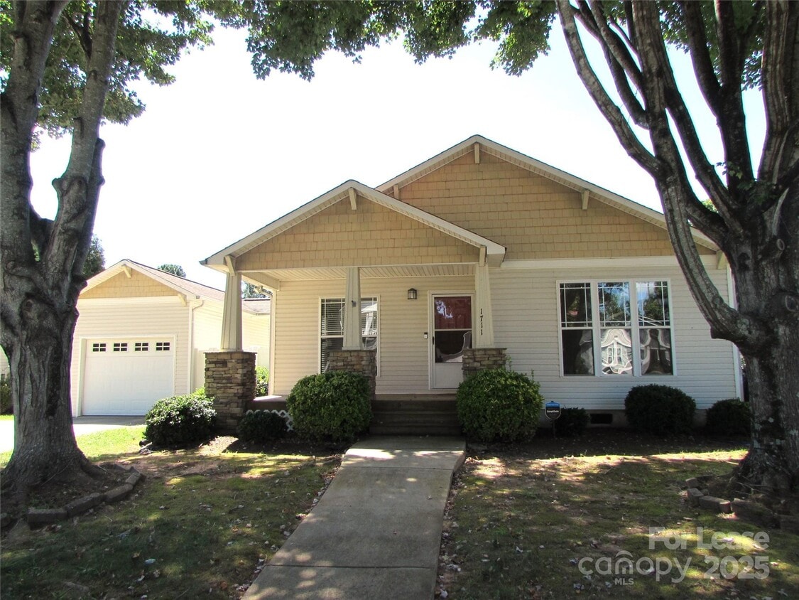 Primary Photo - 1711 Chantilly Ln