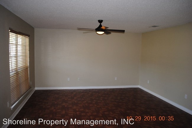 Building Photo - 10232 Lake Forest Dr