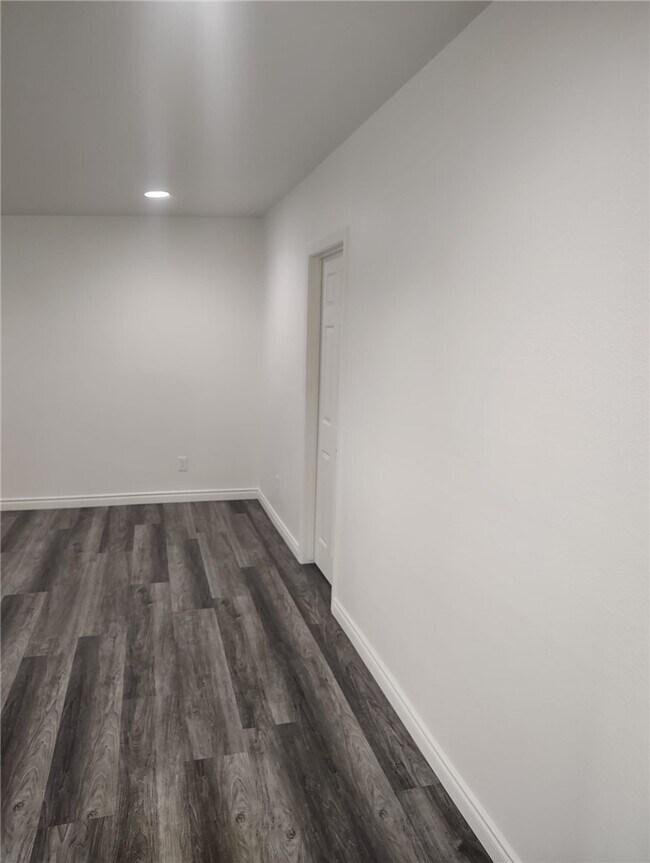 Building Photo - 311 W 44th St