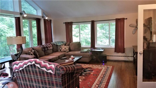 Foto del edificio - 90 Ruffstone Rd