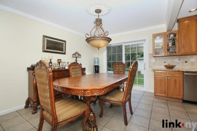 Foto del edificio - 3 bedroom in EASTCHESTER NY 10709
