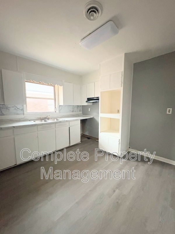 Building Photo - 1669 19th Pl SW