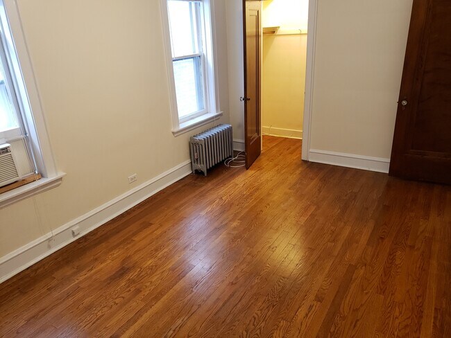 Building Photo - 4836 Elm St