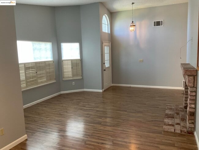Building Photo - 1741 Gateway Dr
