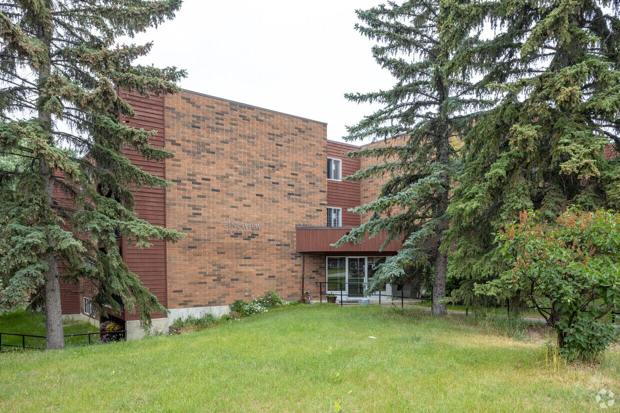 Building Photo - Pinesview