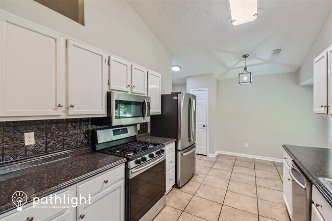 Building Photo - 3820 Forsythia Way