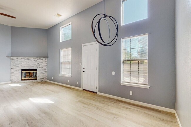 Foto del edificio - NW Home 3 Bedroom 2 Bath 2/CG 1266/SF