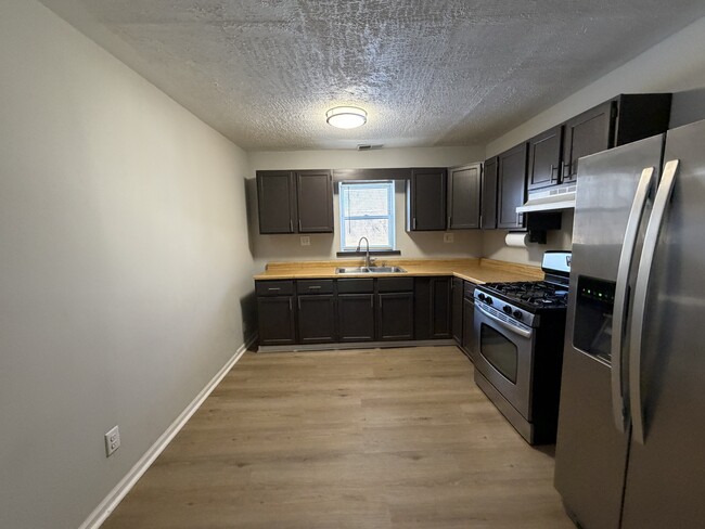 Kitchen - 2729 New Jersey St