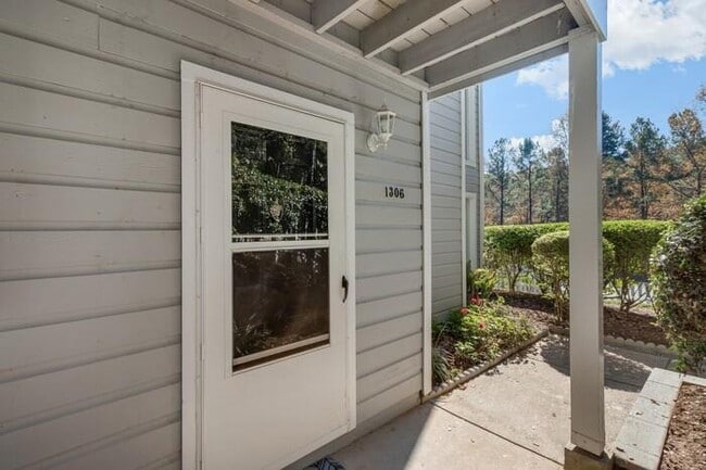 Building Photo - 1306 Natchez Trce