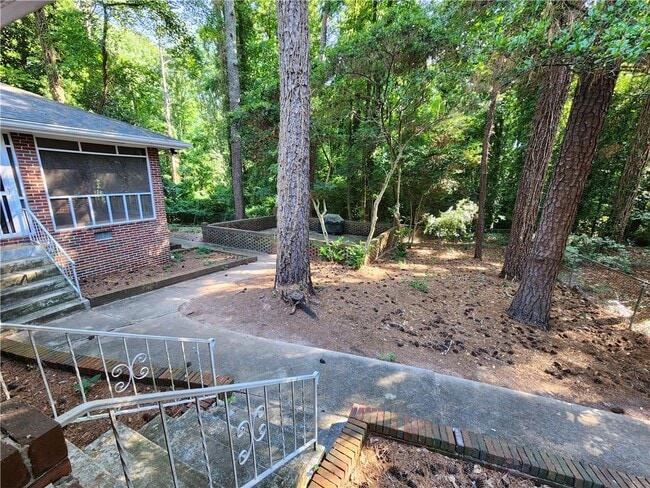 Building Photo - 2294 Clairmont Rd