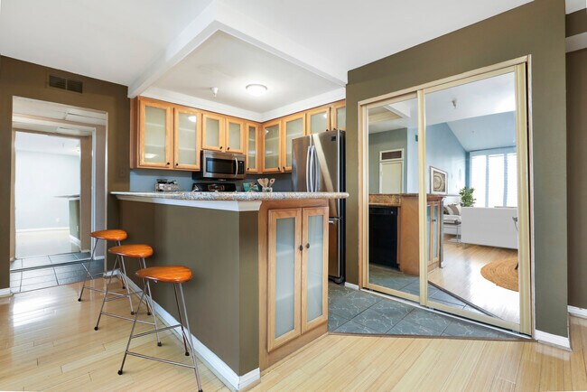 Building Photo - 5143 Bakman Ave