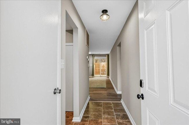 Foto del edificio - 16294 Taconic Cir