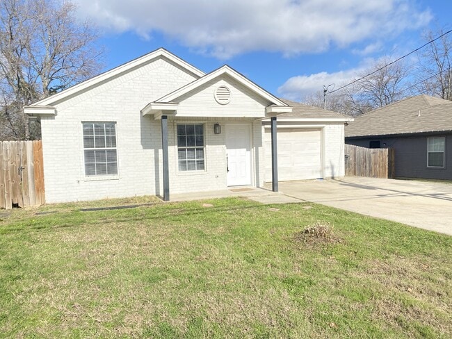Foto del edificio - Charming 4-bedroom, 2-bathroom home in Fort Worth, TX!