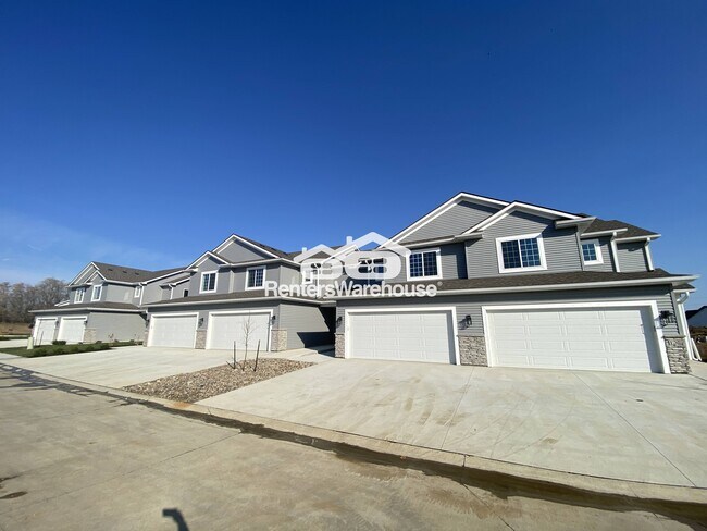 Building Photo - 7000 Lake Hill Dr