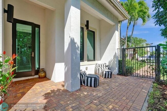 Foto del edificio - 3460 Emerson Ln