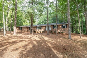 Building Photo - 4375 Lake Idylwilde Dr