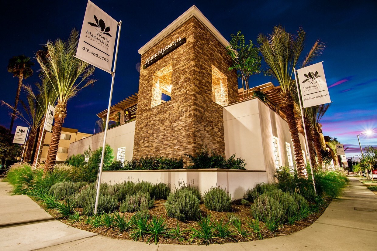 Foto principal - 17720 Magnolia Blvd