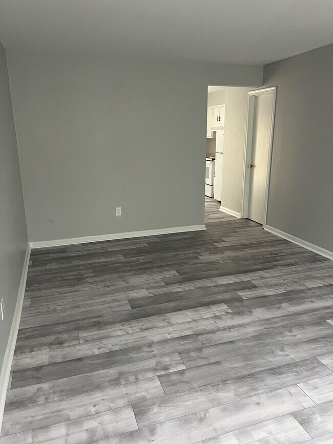 Foto del edificio - AWESOME 2 BEDROOM 1.5 TOWNHOME NEAR OCEANF...